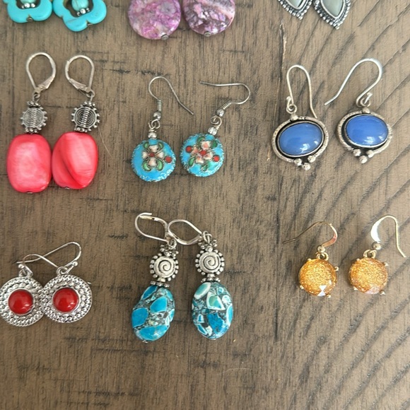 19 Pair of Earrings - Picture 3 of 8